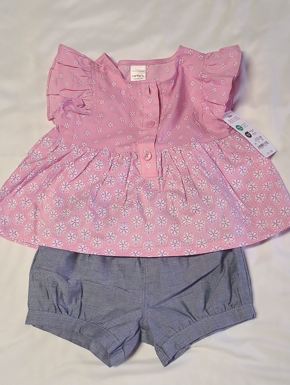 Kids outfit - top and shorts